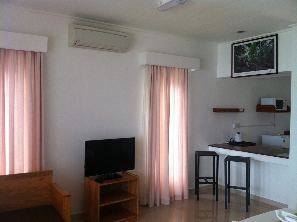 Marie-France Beach Front Apartments La Digue Room photo