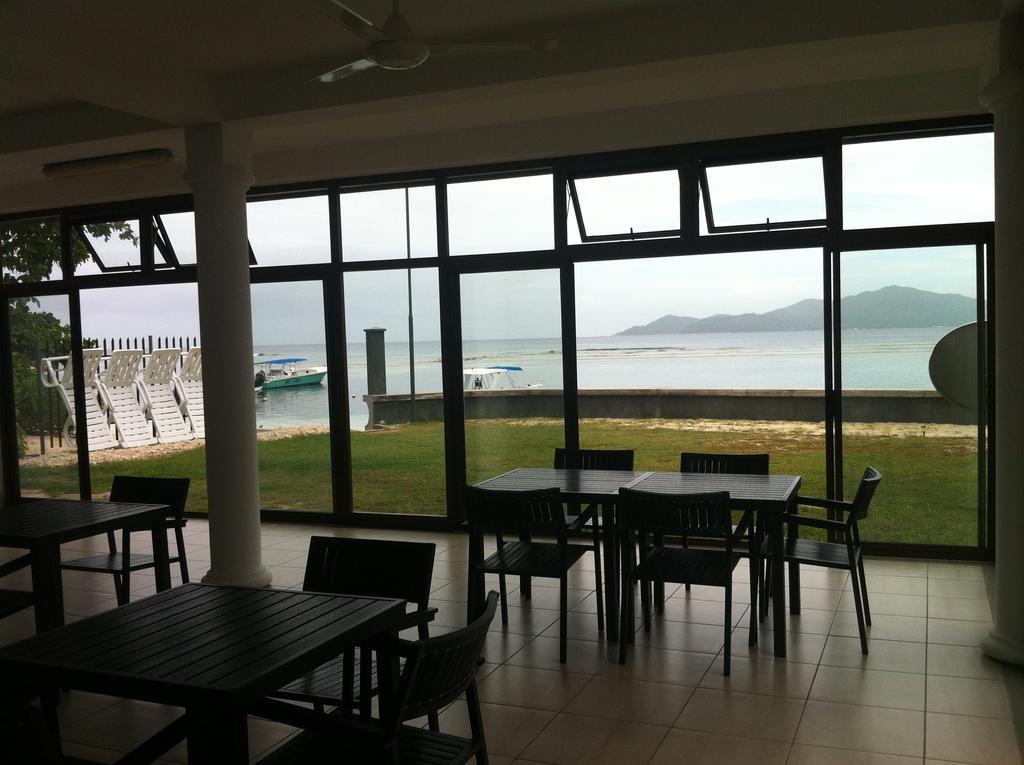 Marie-France Beach Front Apartments La Digue Room photo