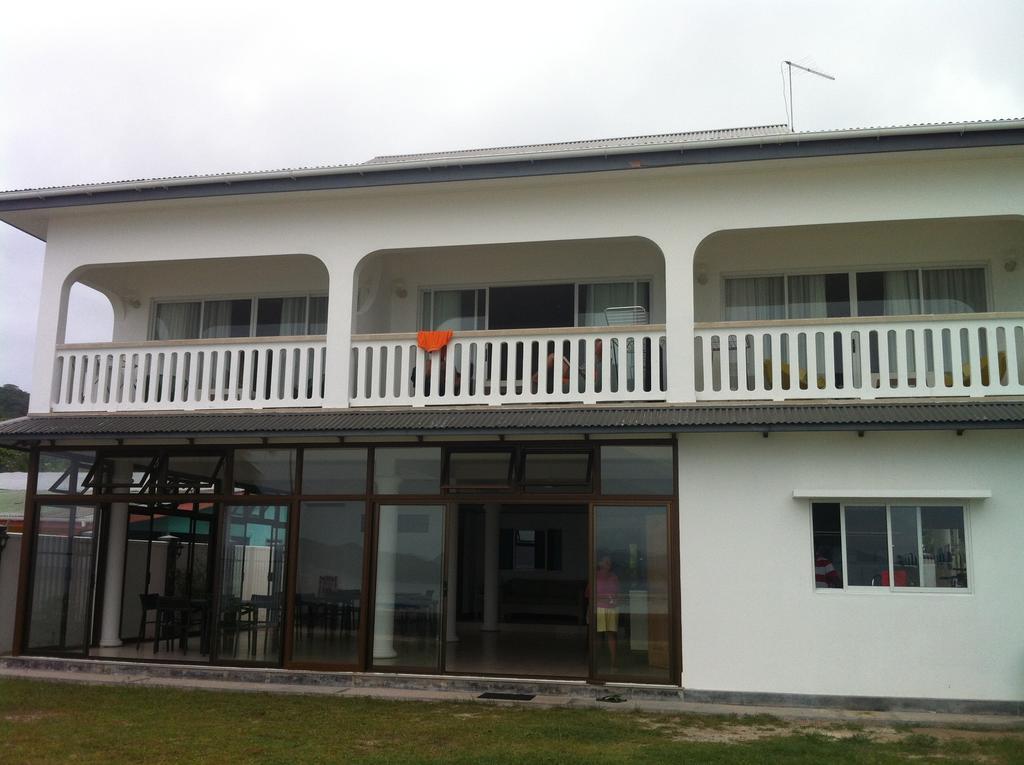 Marie-France Beach Front Apartments La Digue Room photo